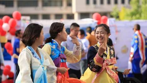 朝鲜一个幸福感的国家，房教医实行免费，什么力量能守护幸福呢？