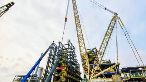 总投资5.6亿！新疆新建煤化工项目“心脏” 吊装成功