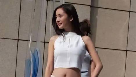 杨幂有多妖娆？看到她10年前拍的广告，真男人直呼：看到流口水