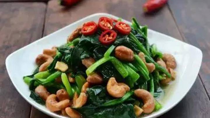 香菇清蒸排骨、菠菜拌腰果，好吃吗？