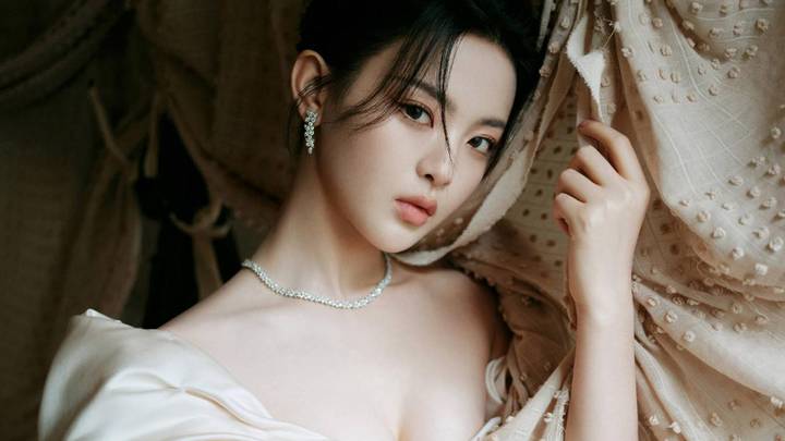 杨超越淡黄公主裙造型美出新高度，你喜欢吗？