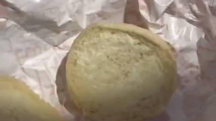男子高速服务区15元买汉堡只有面包没有肉，餐厅应该被责令停业整顿吗？