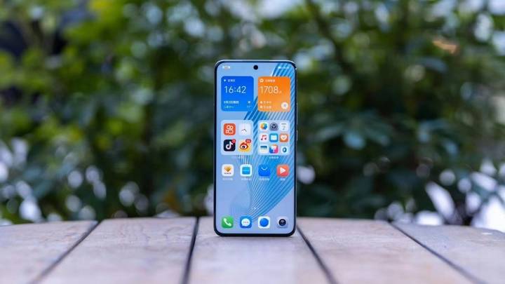 华为mate07500，售价6999元起，是实至名归吗？