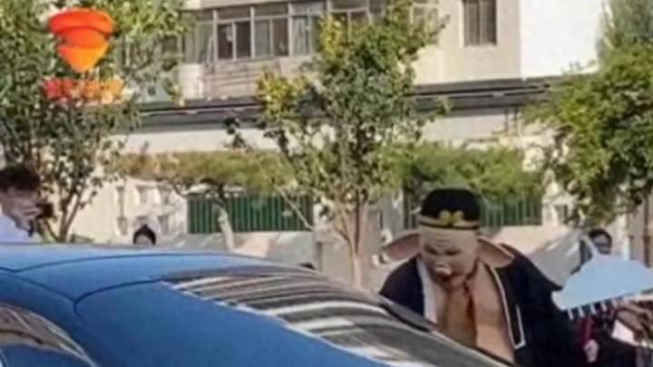 山东新郎扮成猪八戒，开着千万豪车迈巴赫去迎接新娘，你怎么看？