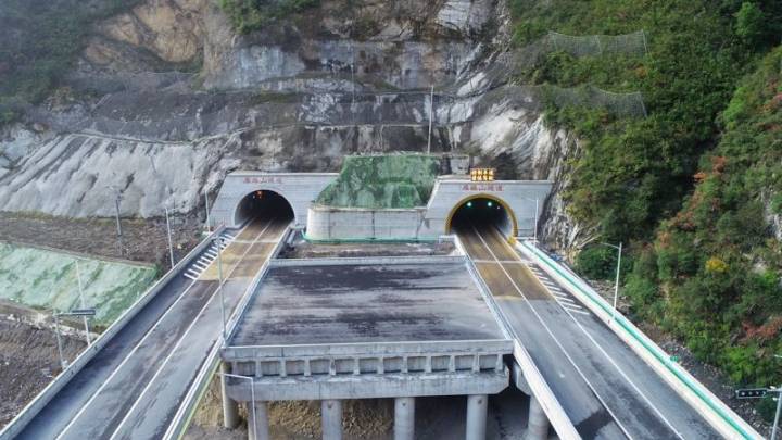 陕西首条直连高速公路巫镇高速建成通车，你更想去那里旅游吗？