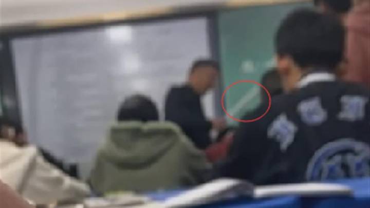 江苏泰兴一老师课堂上用尺狠抽学生手，教育局有责任吗？
