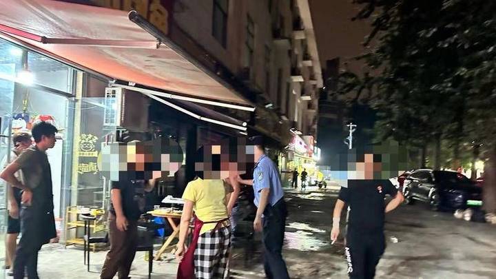 西安男子就餐时谩骂骚扰陌生女子3人被行拘，你怎么看？