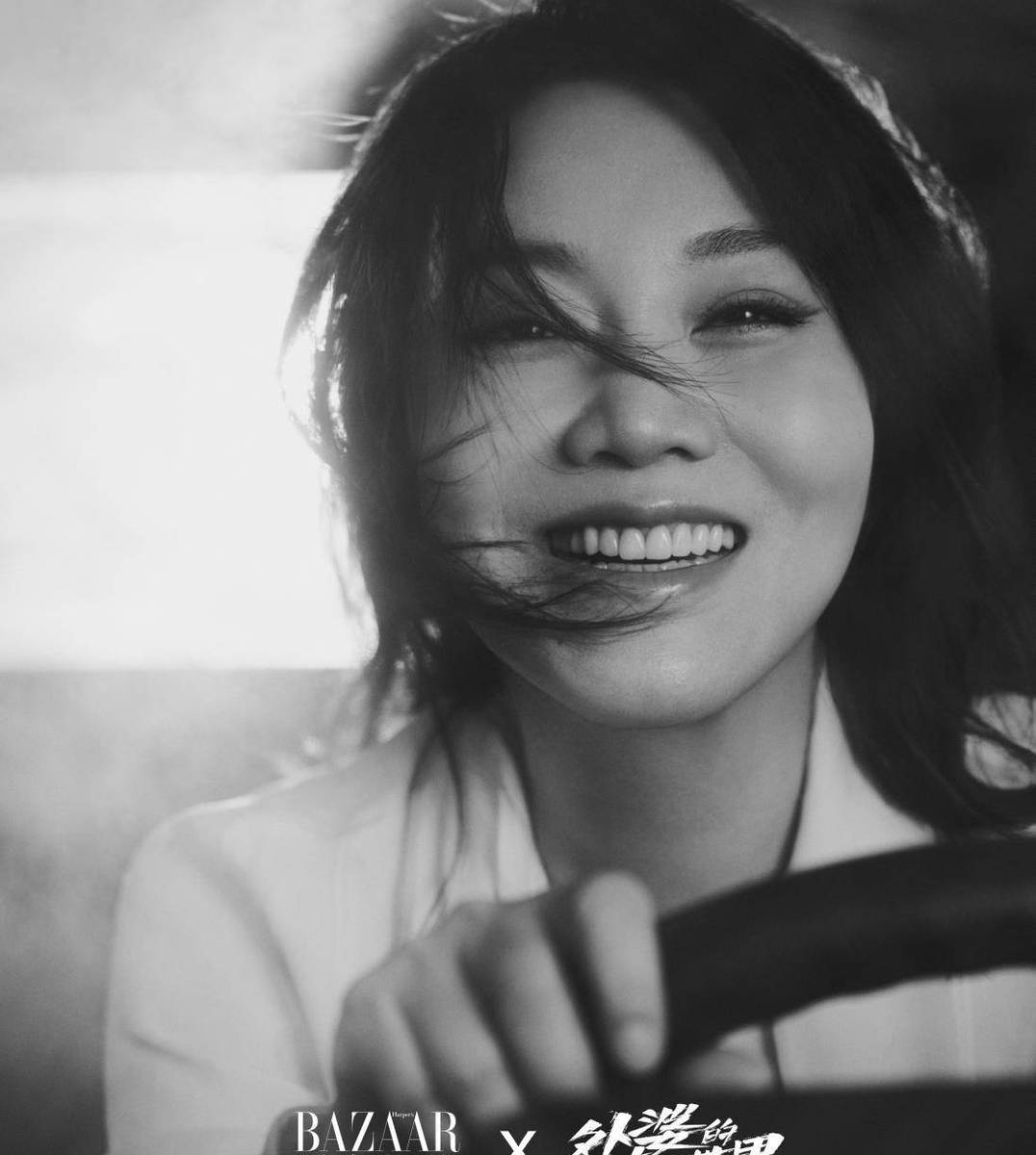 闫妮姚晨王珞丹合体拍大片 气场全开彰显熟女魅力