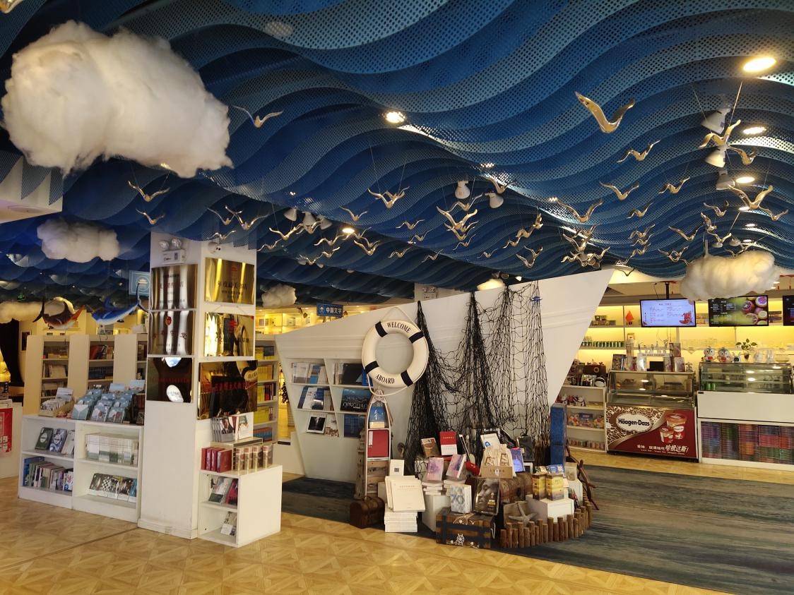 书店地图 | 栈桥书店带着这些书去未来
如果要带书去未来,我们会带上: