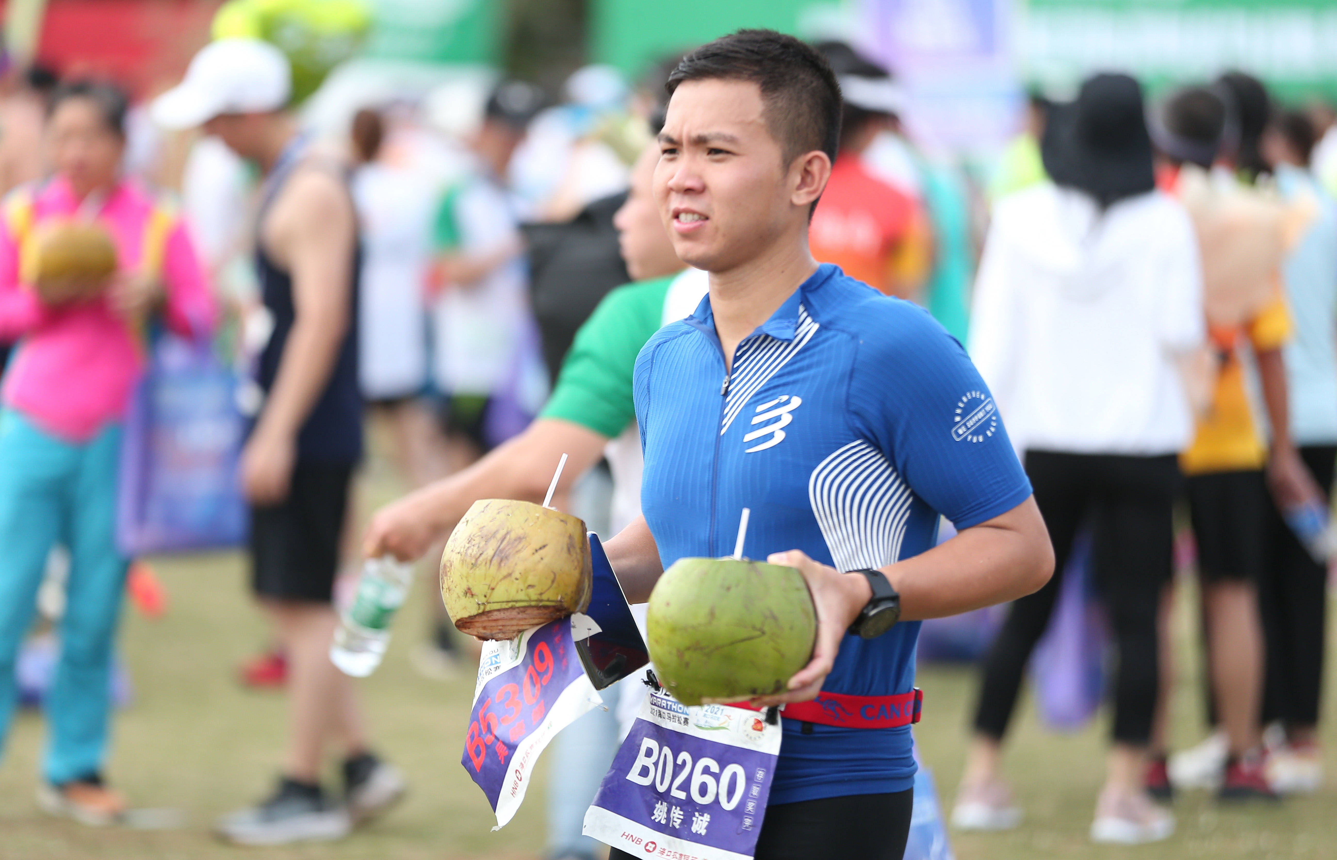 原创闲话海口马拉松想喝椰子得排长队完赛后接驳车没看到