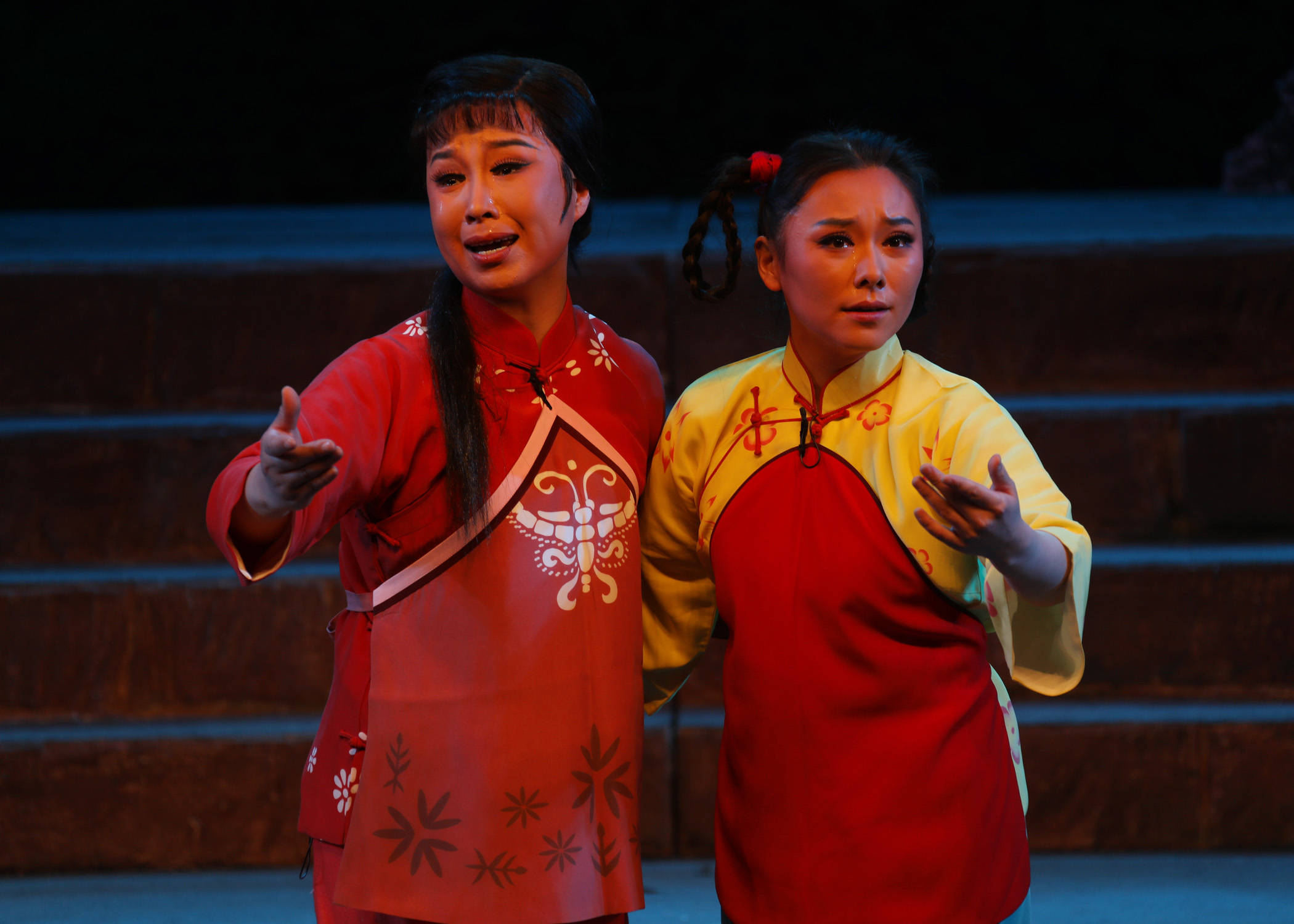 长治市豫剧团演出大型红色经典剧目党的女儿在潞安剧院上演