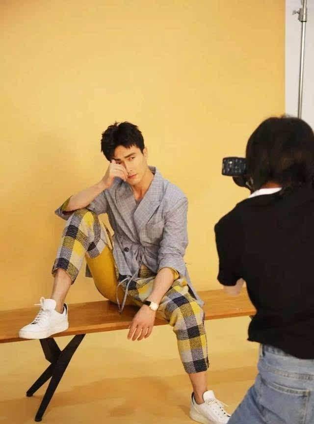 以前没发现高伟光私下很会穿衣身高190是个潮男