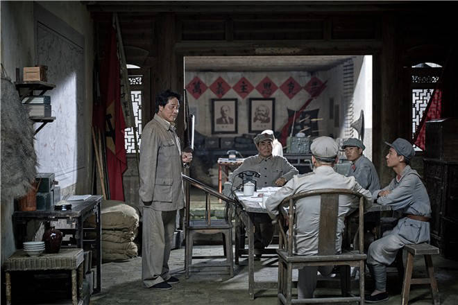 《生死坚守》曝主题曲MV《杜鹃花正红》 战火纷飞伉俪情深令人动容