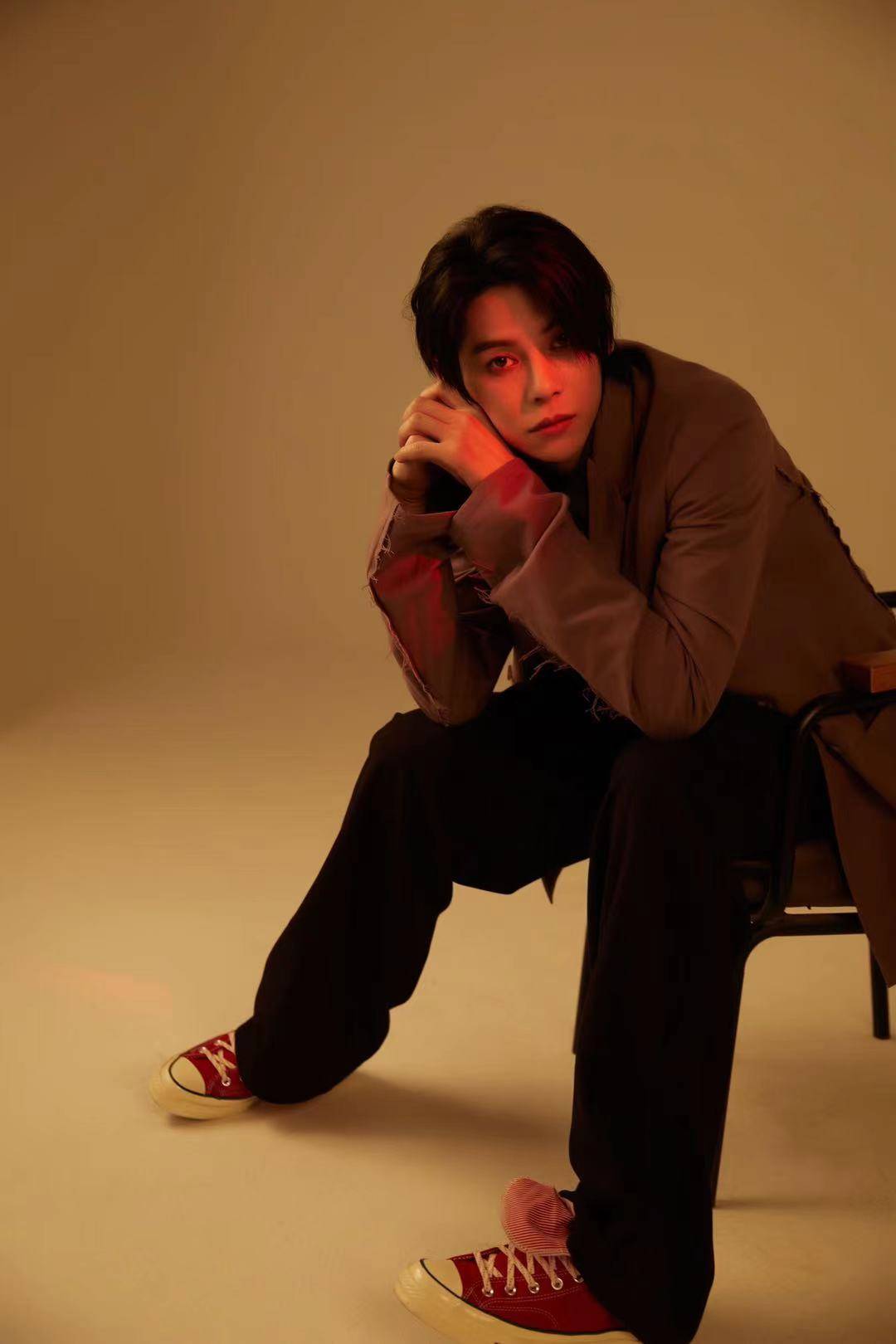 陈柏融出道以来,一直稳扎稳打,颜值与实力并存,给