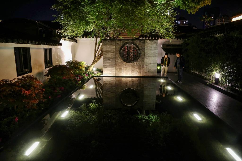 一家格调高雅的民宿书圣故里的夜景书圣故里的夜景戒珠寺的法事活动