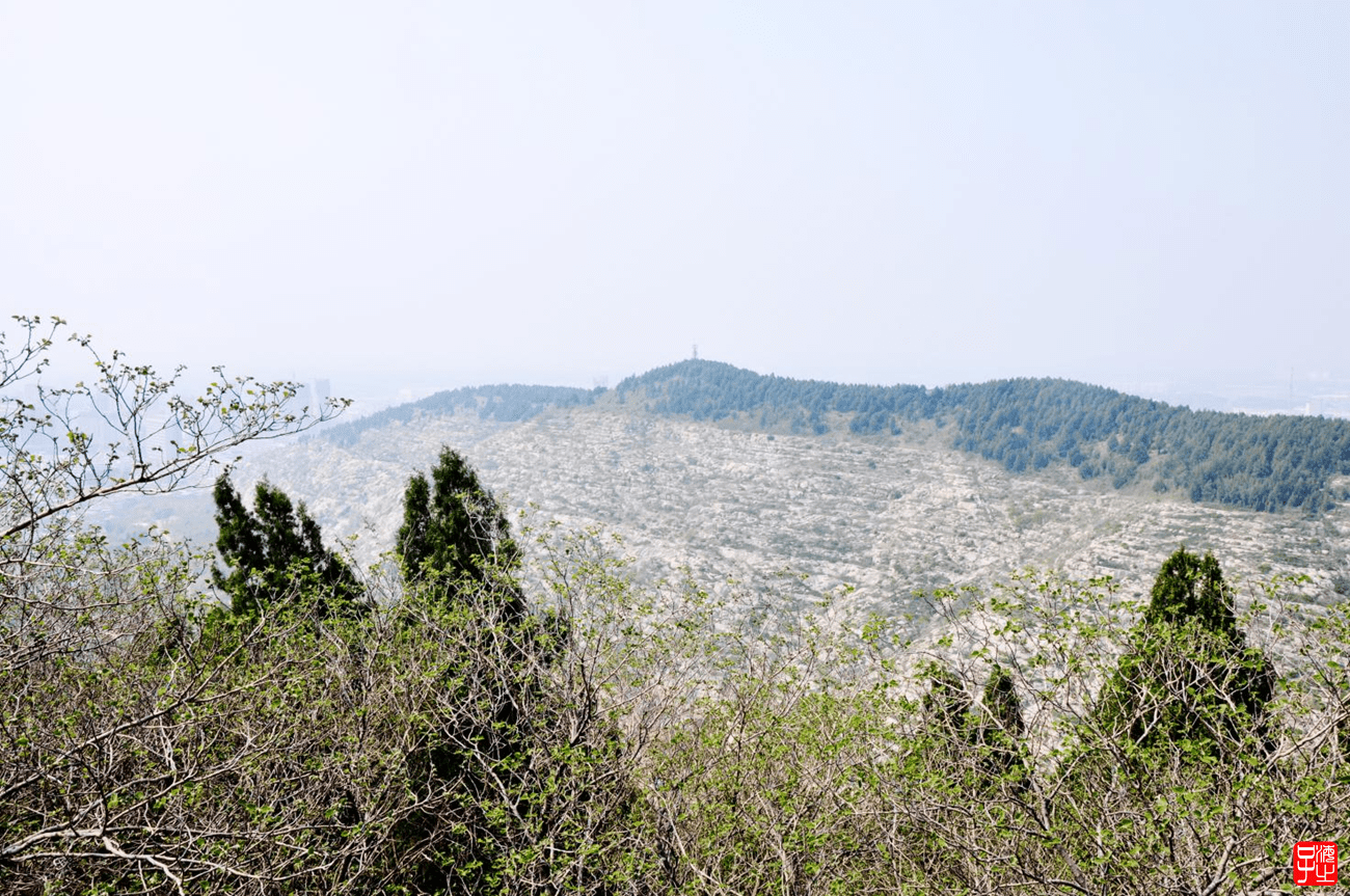 其实,《水浒传》中的梁山坐落在泰山西南面的一百多公里处,其山脉与