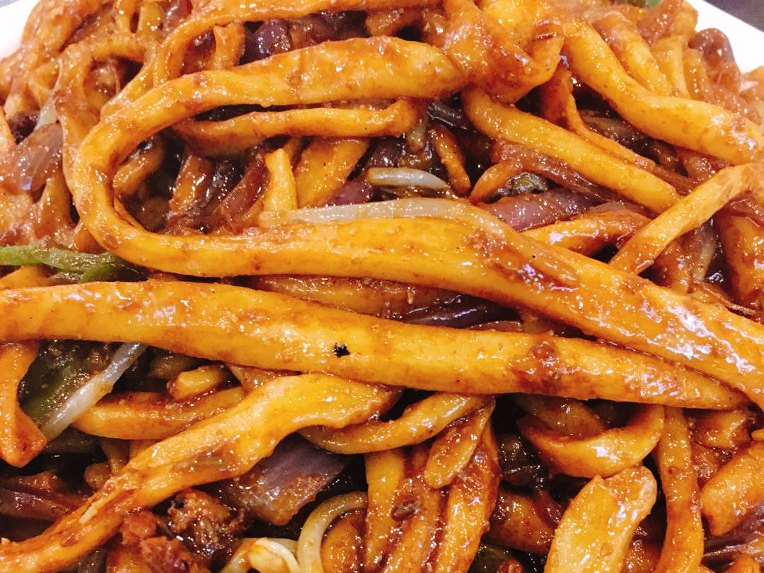 郑州这家20年老店一盘孜然炒拉条让你品尝到正宗的新疆味道
