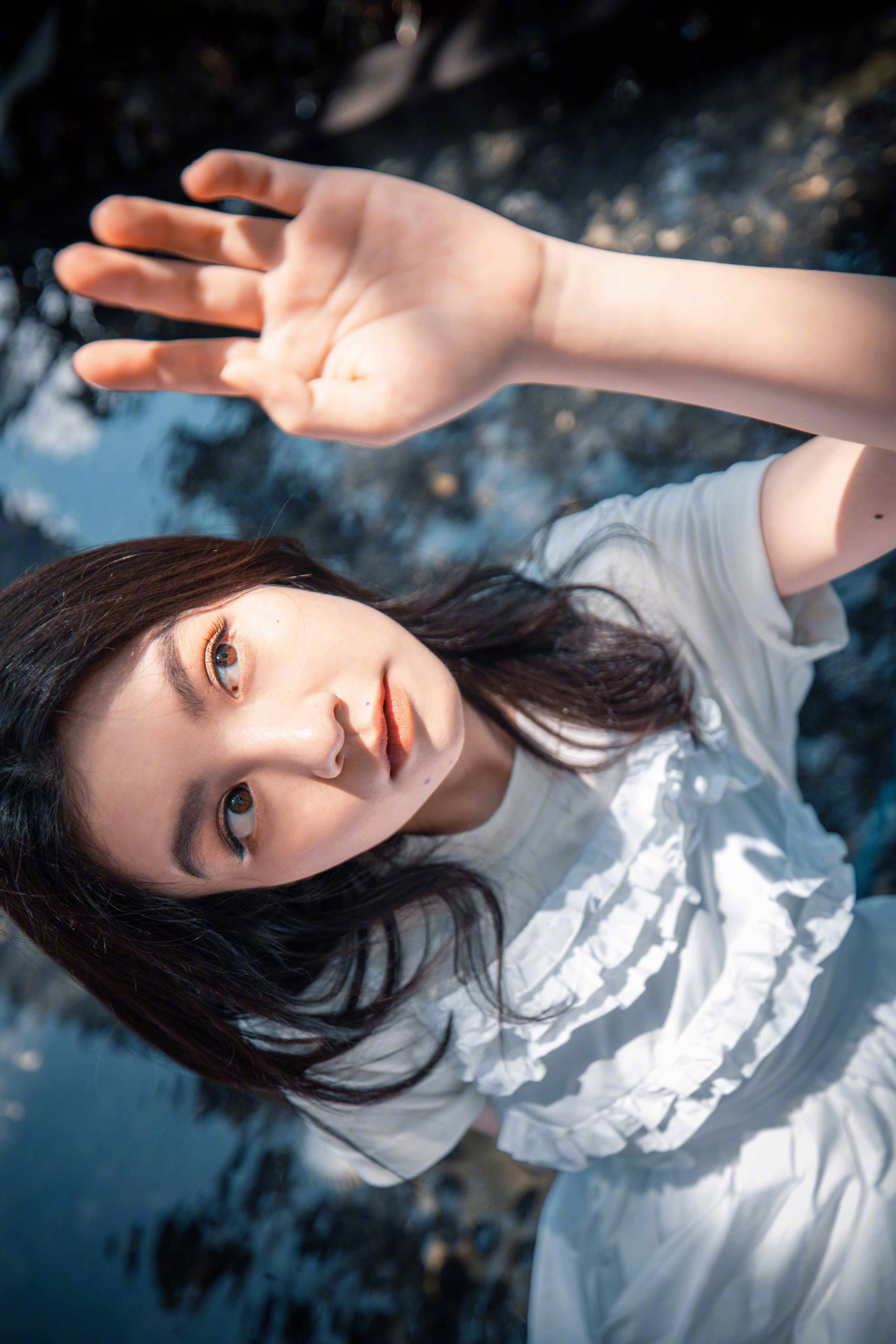 春夏纯白长裙满满春日气息眼神清澈似林间精灵