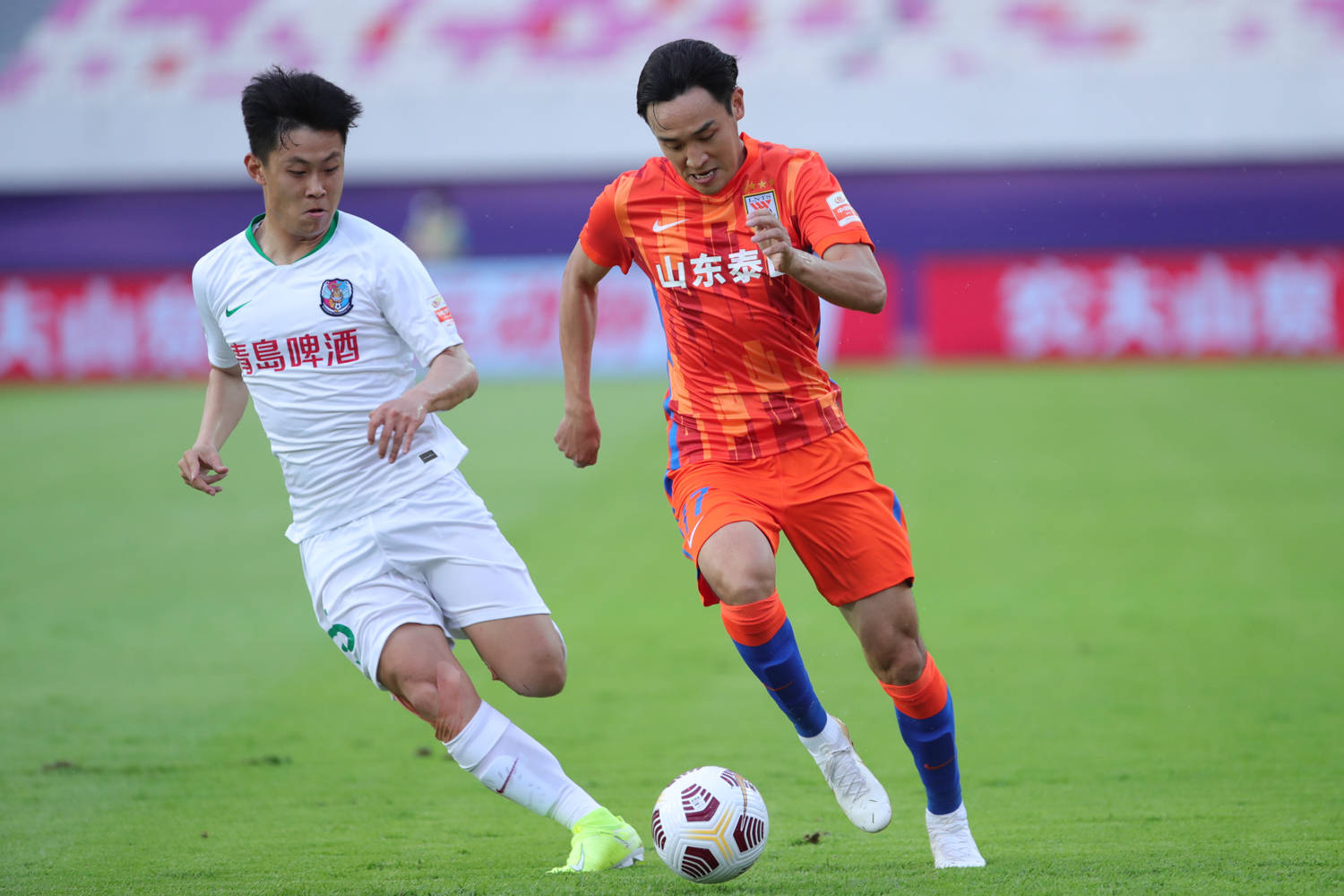 2021赛季中超联赛第4轮的一场焦点战役中,山东泰山对阵青岛队