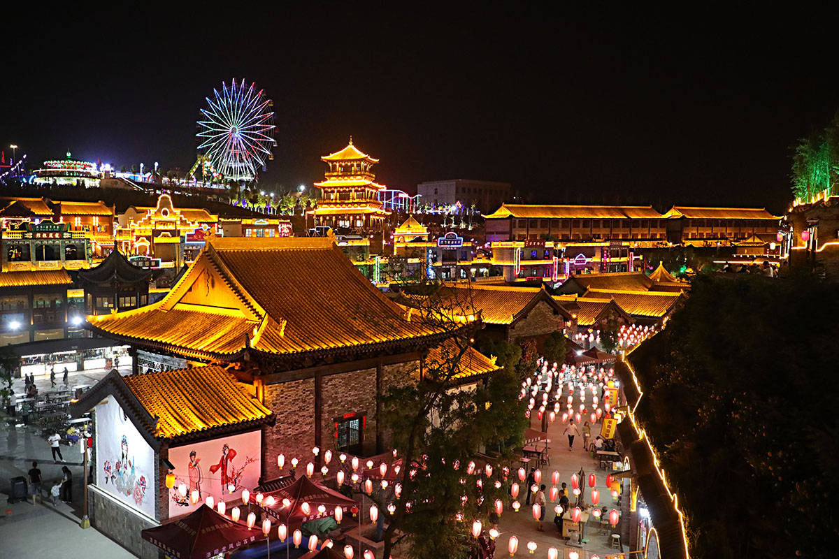 洛阳龙凤山庄夜景图片