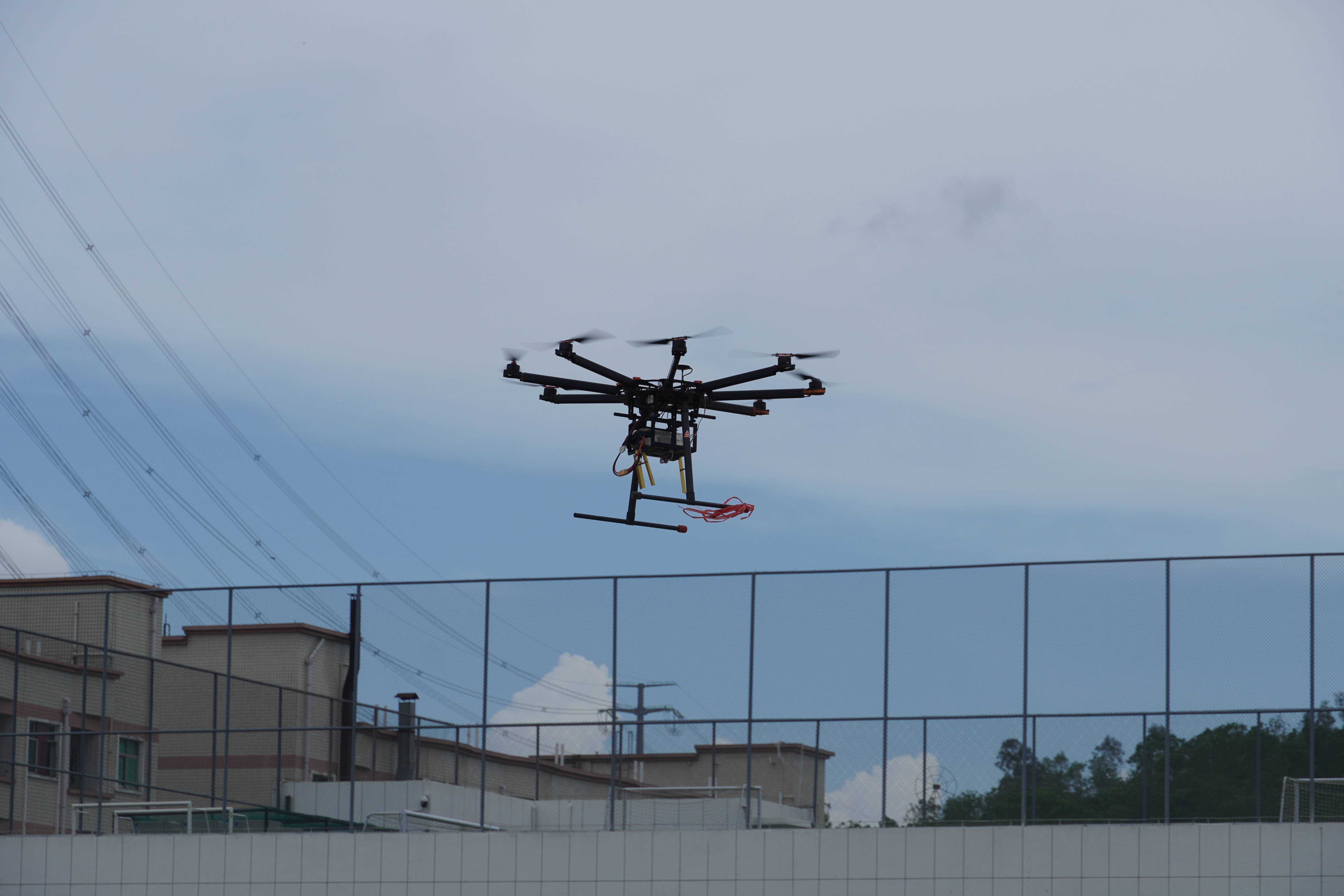 翼飞鸿天无人机学院学员日常训练