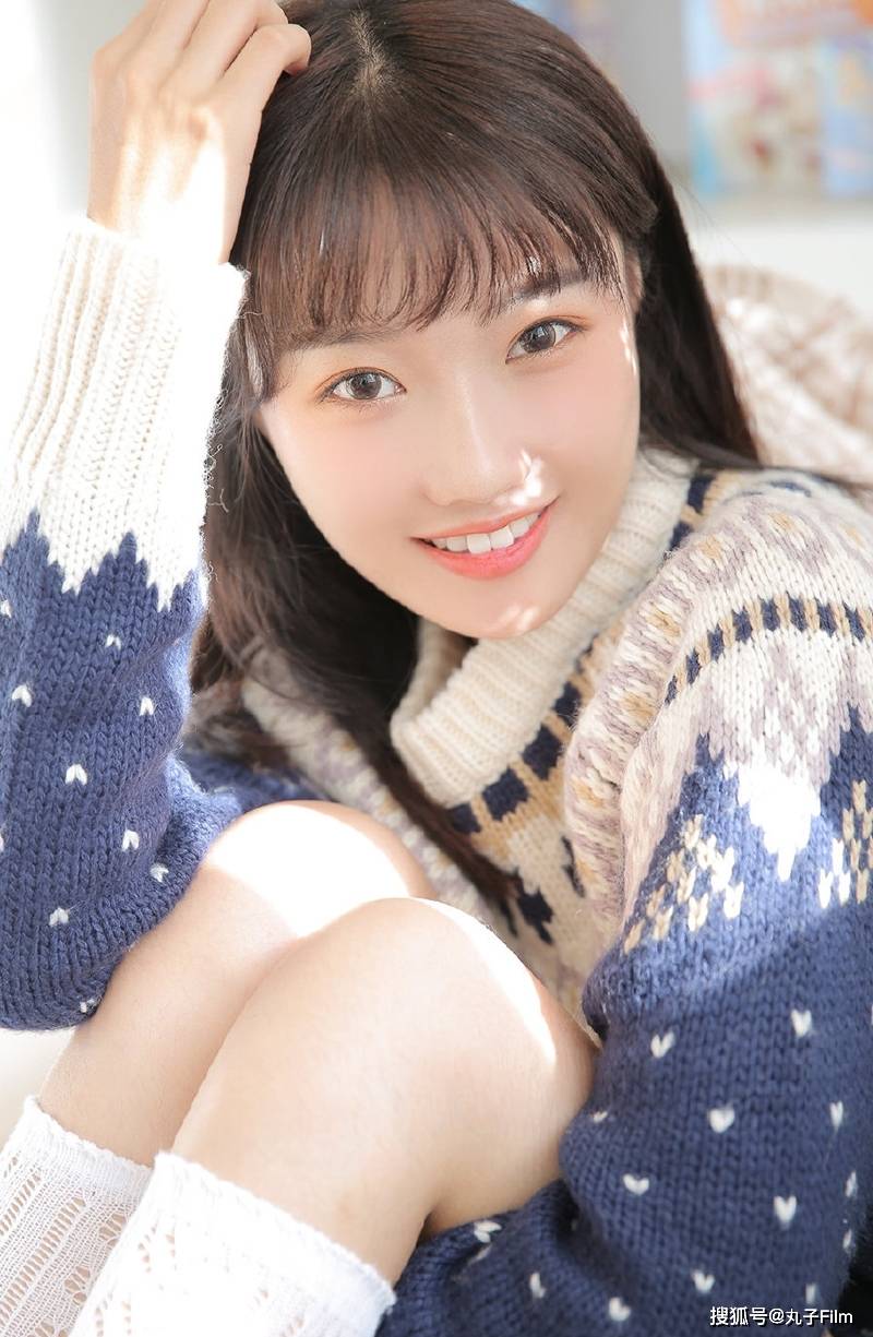 性感美女时尚写真齐刘海萌妹子青春靓丽清纯甜美迷人