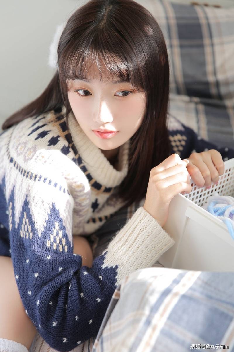 性感美女时尚写真齐刘海萌妹子青春靓丽清纯甜美迷人