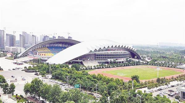 由体育馆,体育场,游泳馆,体校等组成,是周口市规模最大的公共基础设施