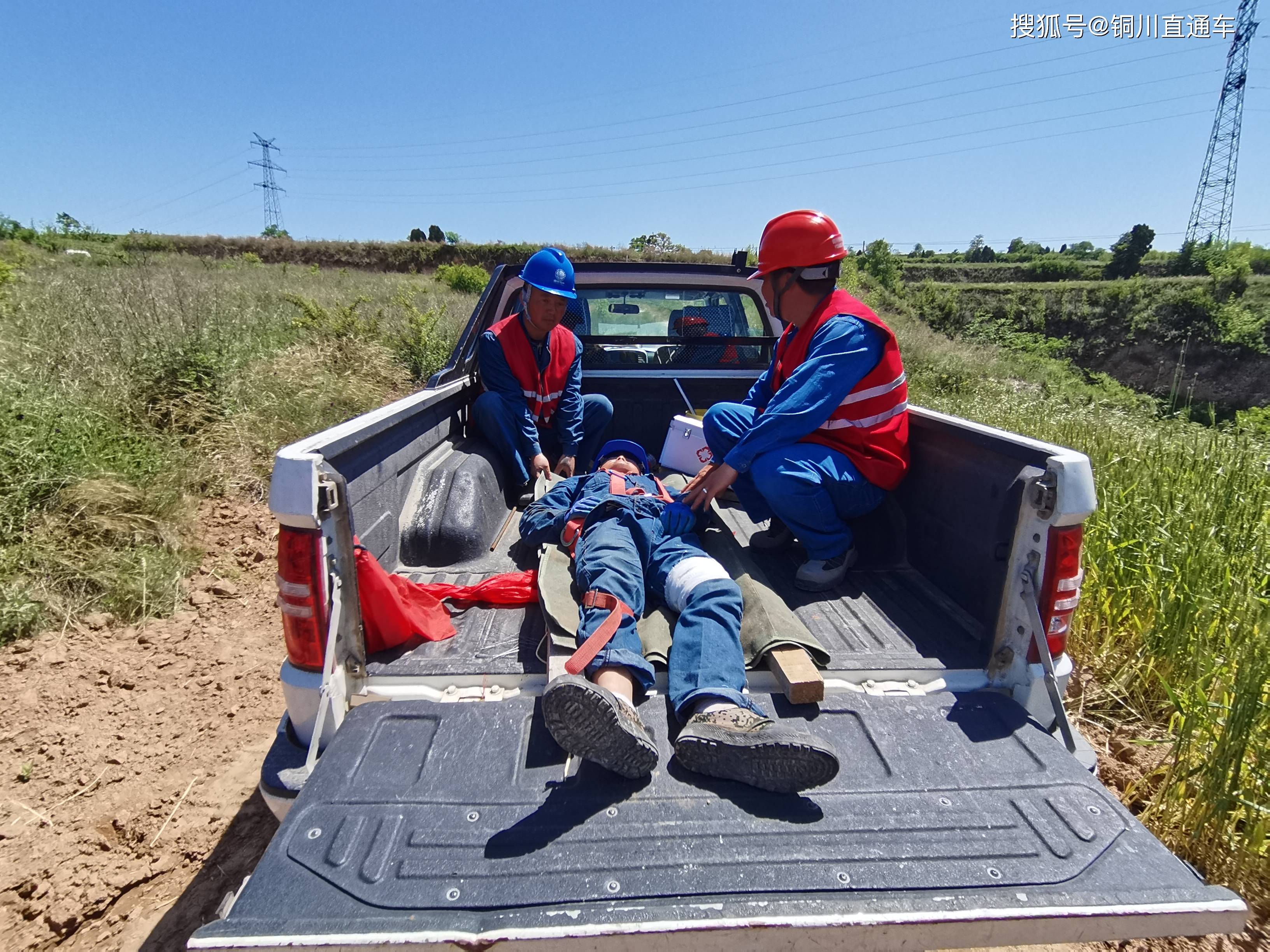 铜川易源电力工程公司:在石马山风电组塔施工现场举行防坠落事故演练