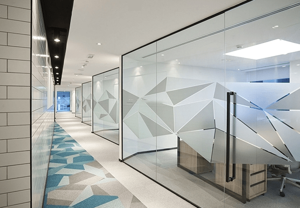 玻璃隔断墙的好搭档:超透贴和磨砂贴