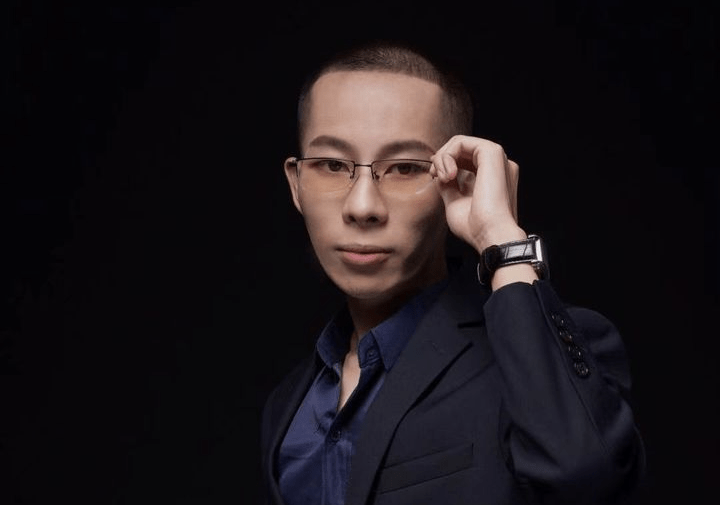 李恒宾成唯一一位最年轻富豪,广西人的骄傲!_董事长