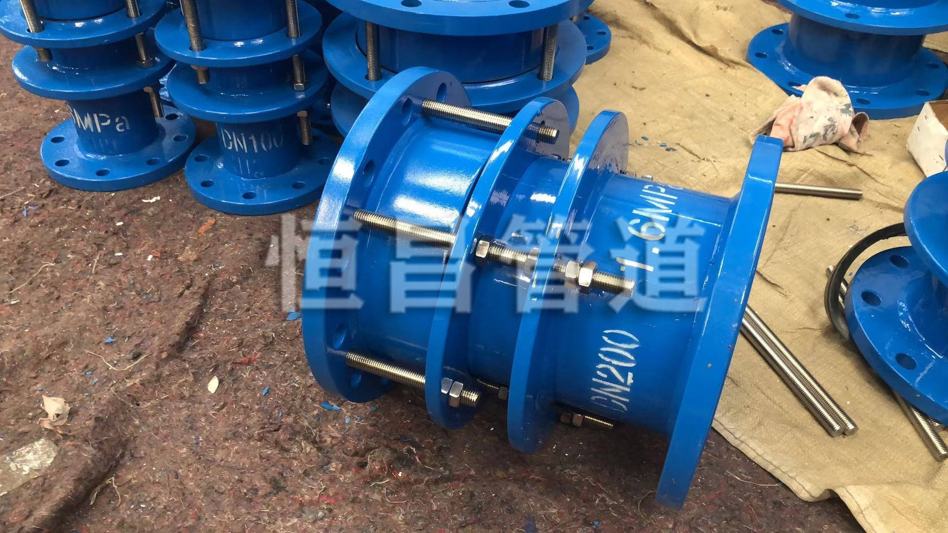 简单描述一下法兰限位伸缩接头的工作原理特点