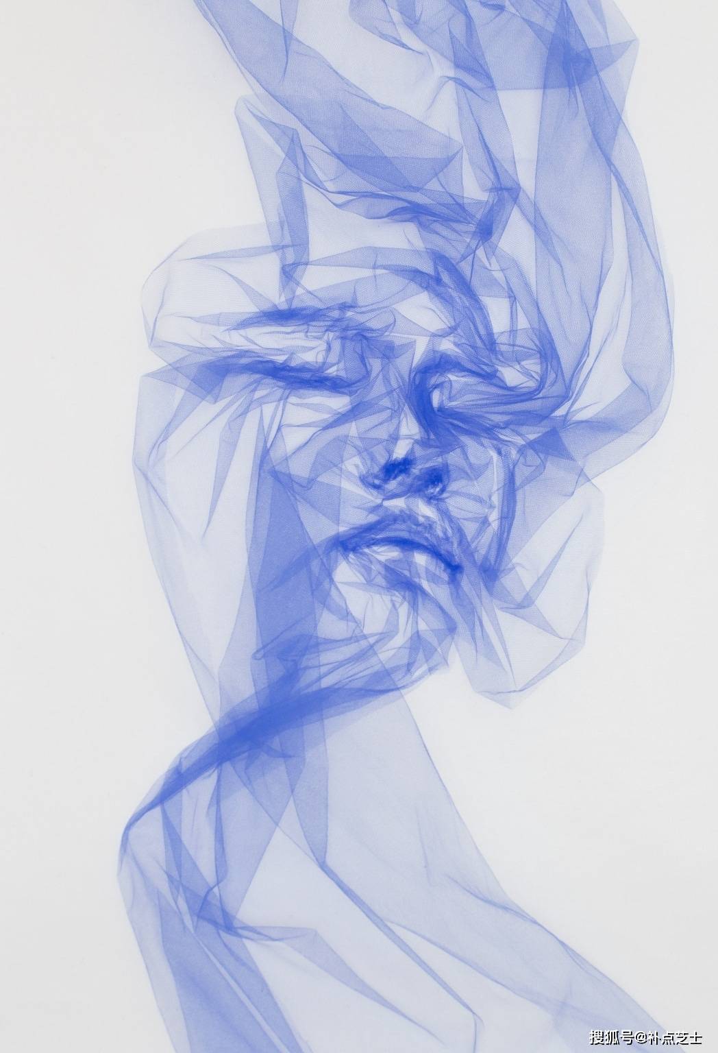 沉思的面孔全由薄纱构成,艺术家带您体会创作中的冥想