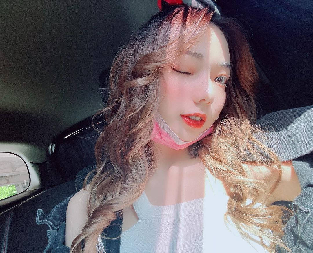 圆润可爱的脸蛋,满满的胶原蛋白,看起来很有青春美少女的味道