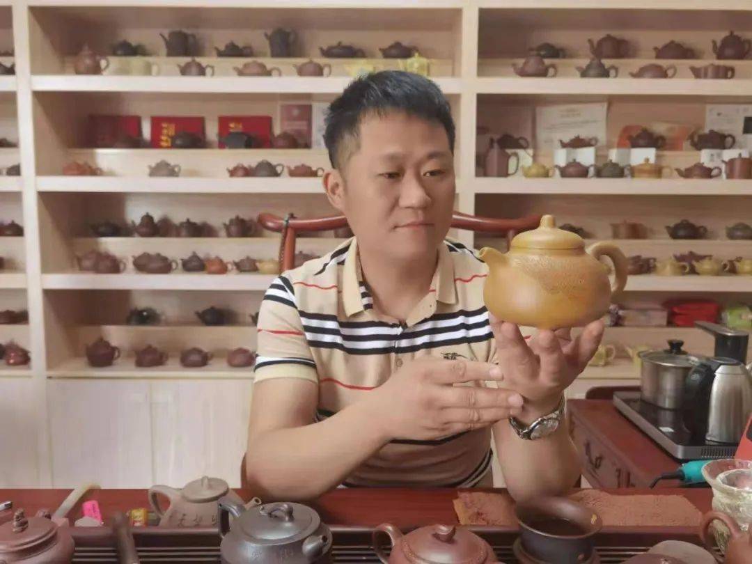 不与争锋的一粒砂专访紫砂工艺美术师赵志达