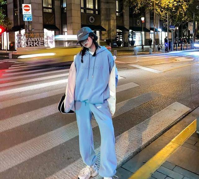 拍照活力穿搭 1898e694b21449688736ba630e2ad931.jpeg