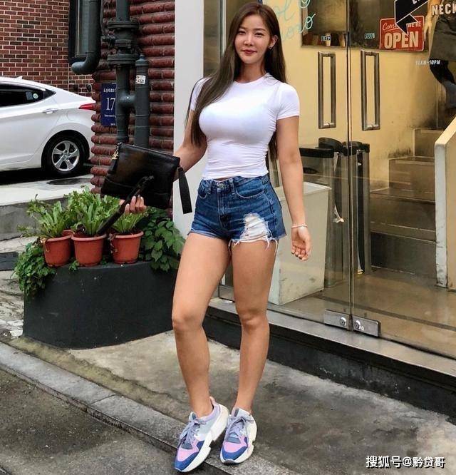 傲人身材的美女健美教练郑素兰