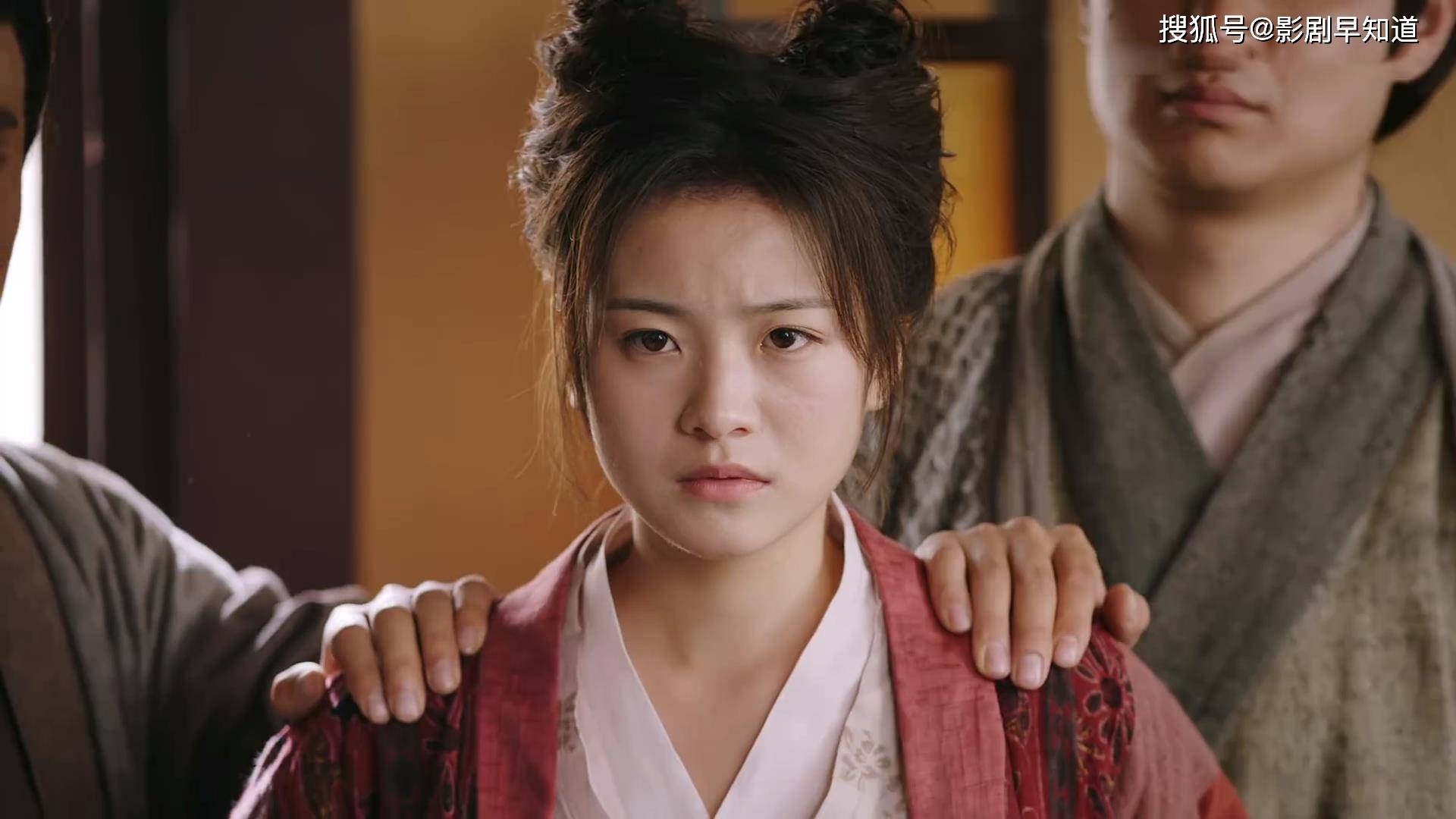 《花好月又圆》开播,流水线甜宠剧,女主李庚希长相被吐槽路人脸_郡主