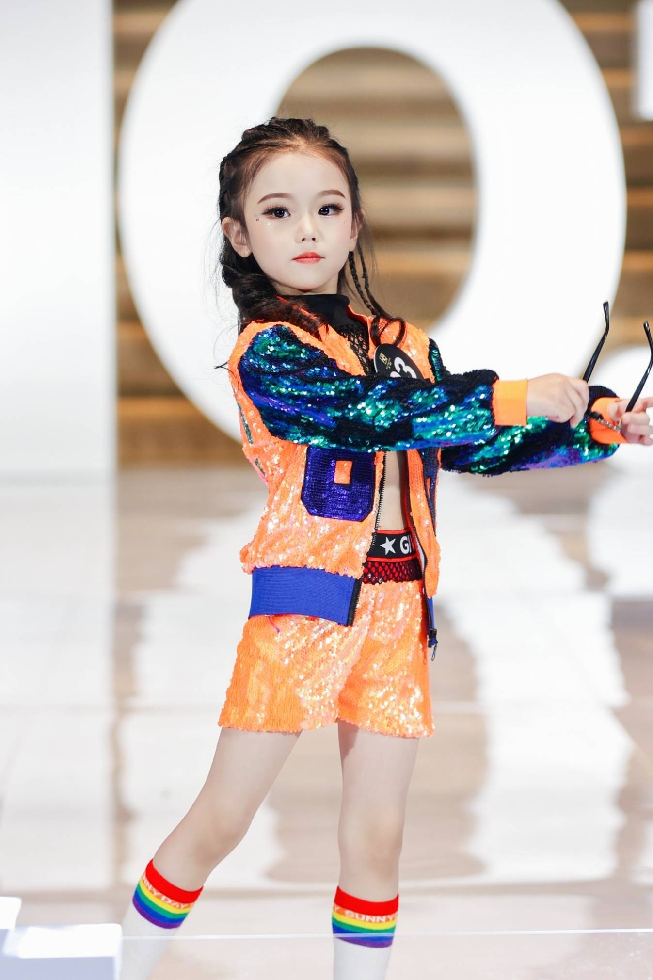 专访| 第一童星人气之星 李海云:67展示最美的自己_童模