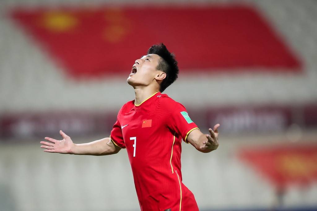 新华社点赞武磊留洋：中国足球无论再难也要“走出去”_比赛