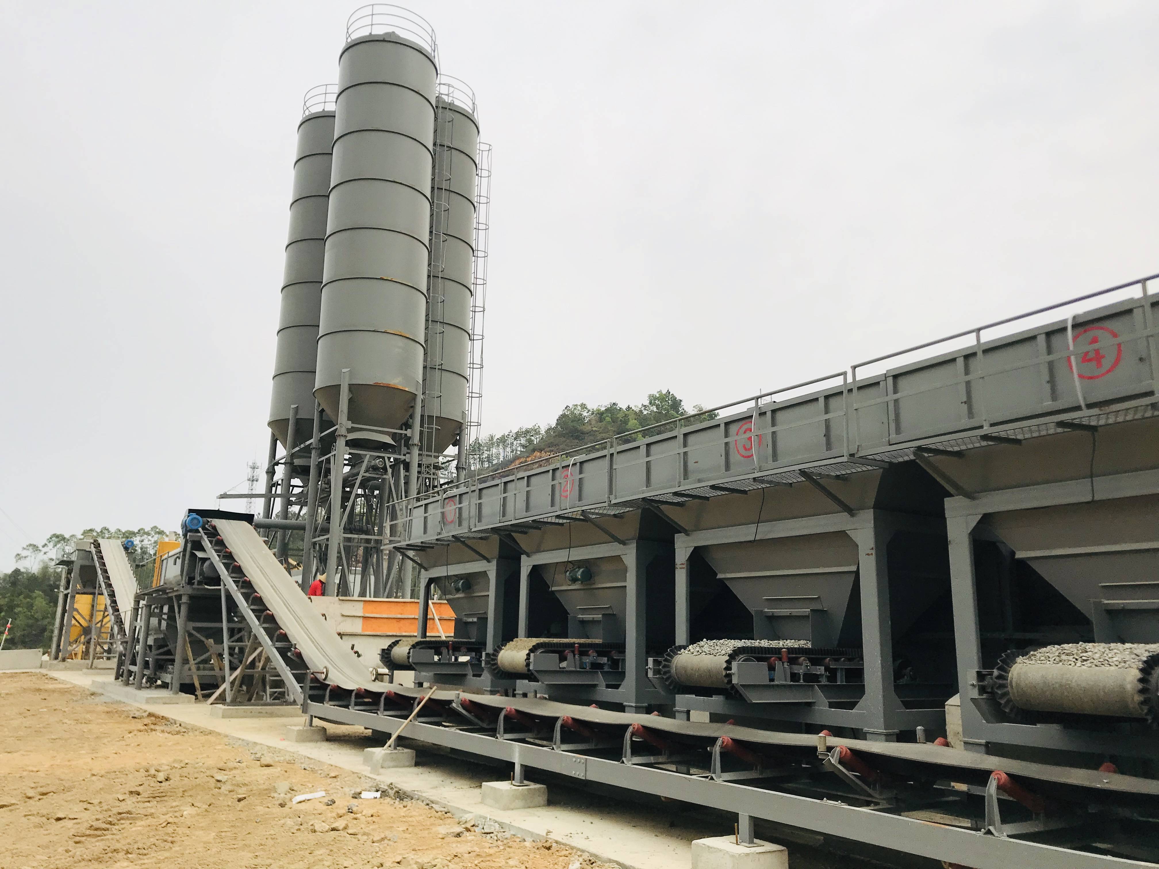 环保型稳定土拌合站设备是目前筑路机械理想的设备