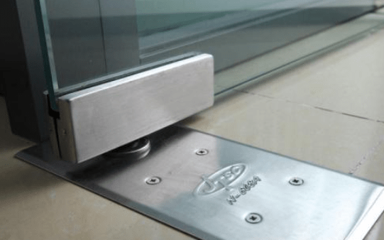 地弹簧玻璃防火门使用地弹簧有哪些优点