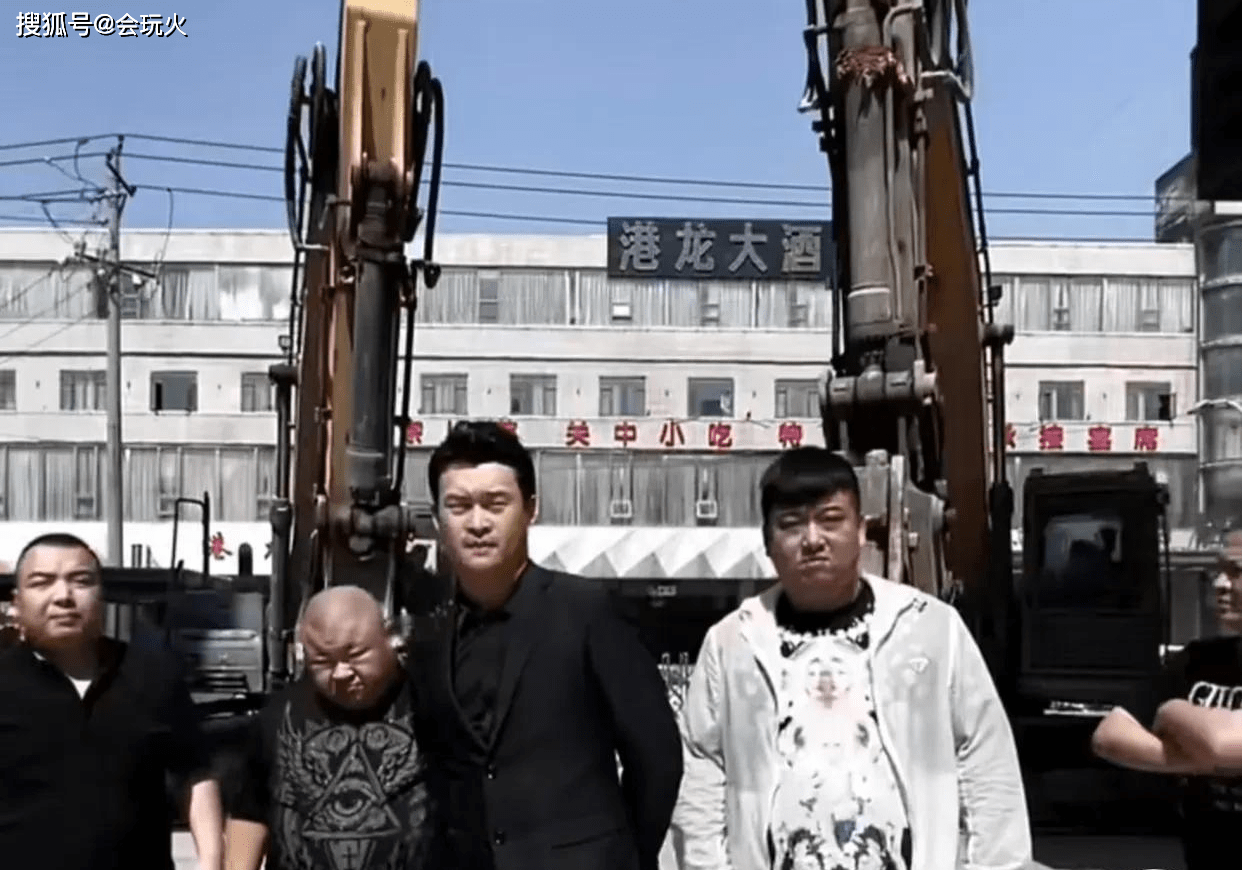 我看哪,你也别要当网红了你要成为大英雄,龙哥!