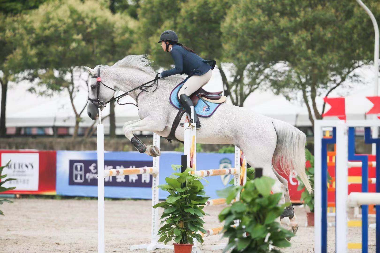 原创2021上海市青少年马术场地障碍锦标赛次日比赛结束争夺