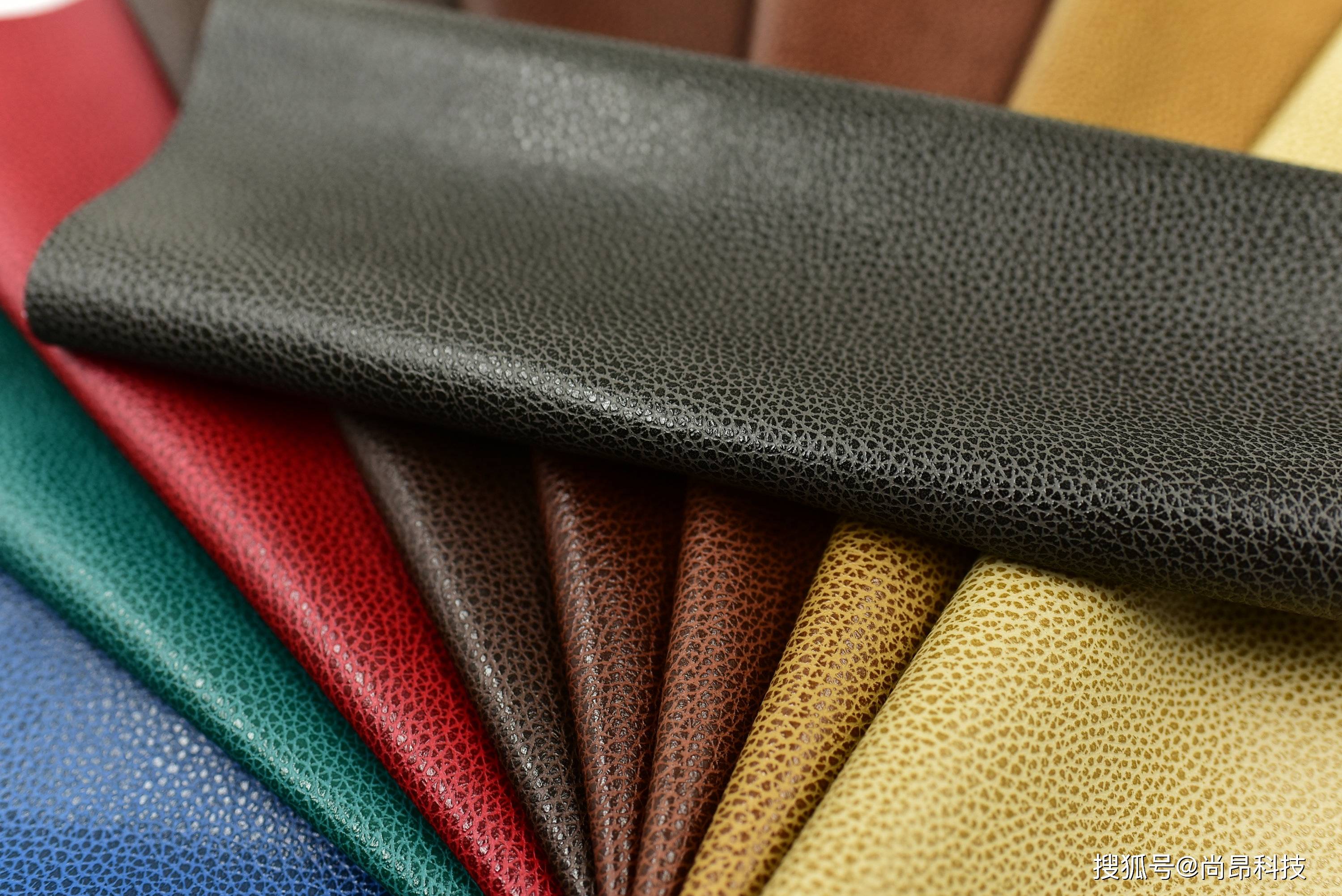 汽车脚垫,汽车方向盘套,汽车座套等等,对于不同材质的汽车内饰革来说