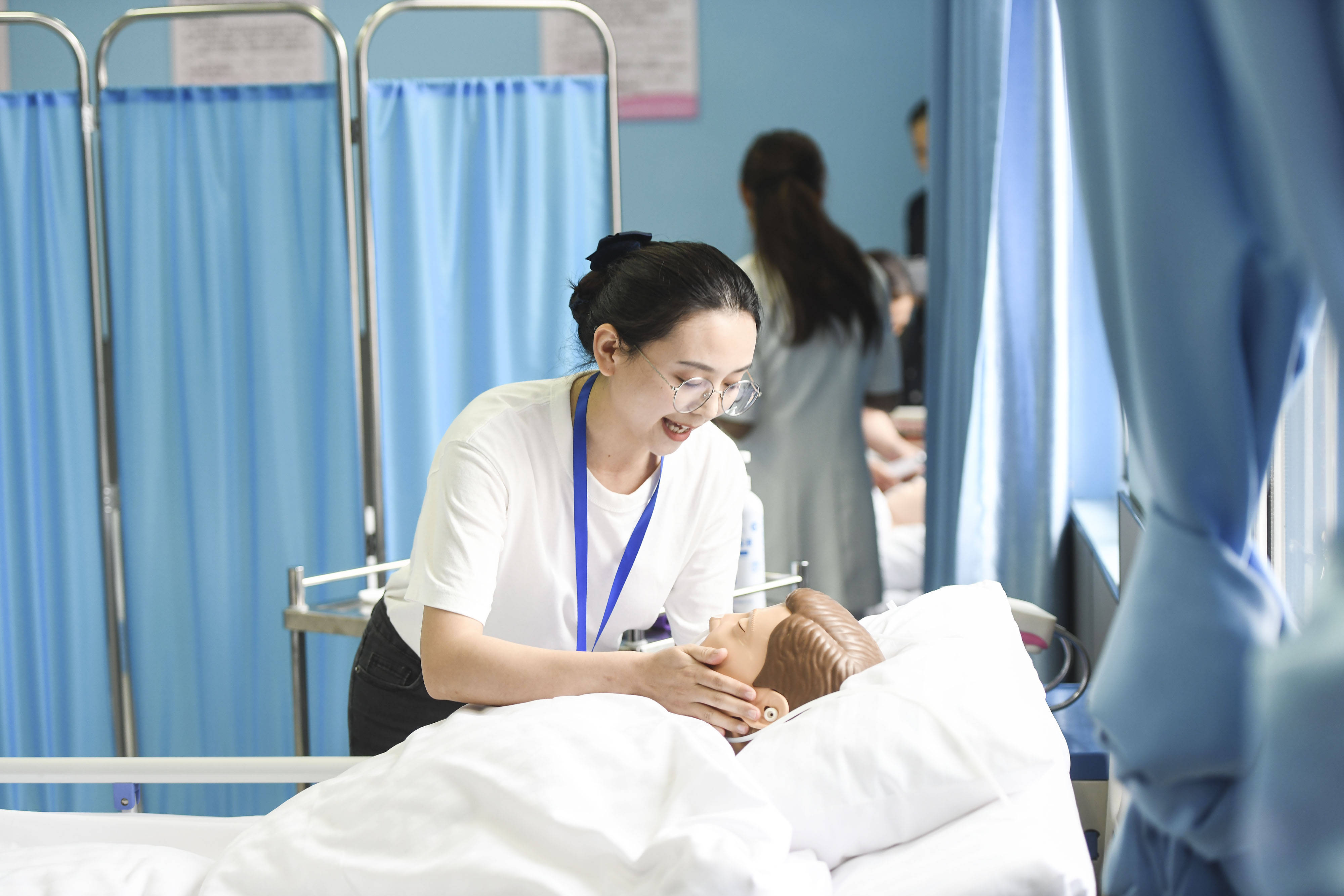 安徽合肥74名养老护理员同场竞技切磋交流提升护理能力