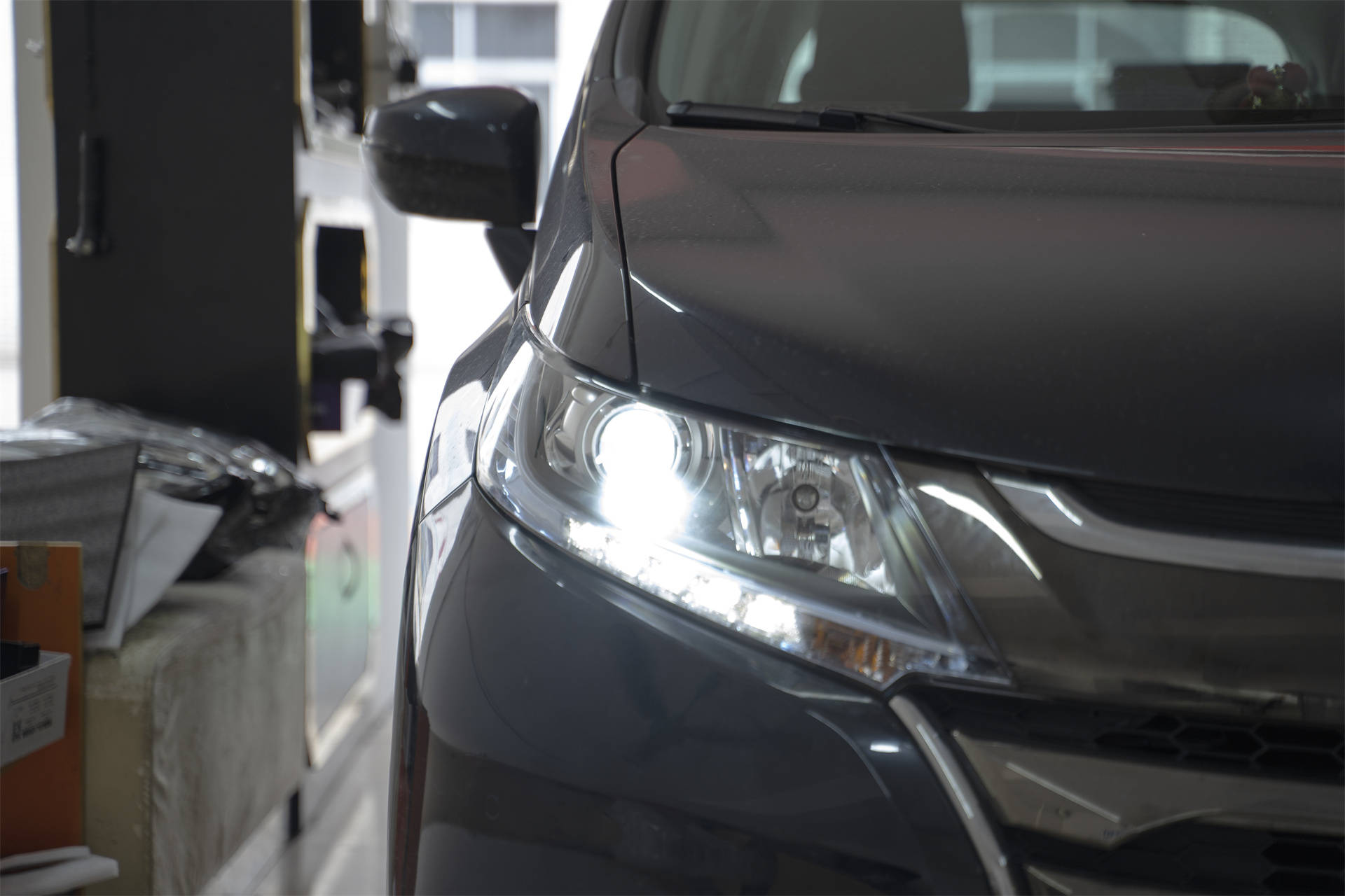 21款本田奥德赛改装大灯,升级激光大灯,让视野变得更加清晰!