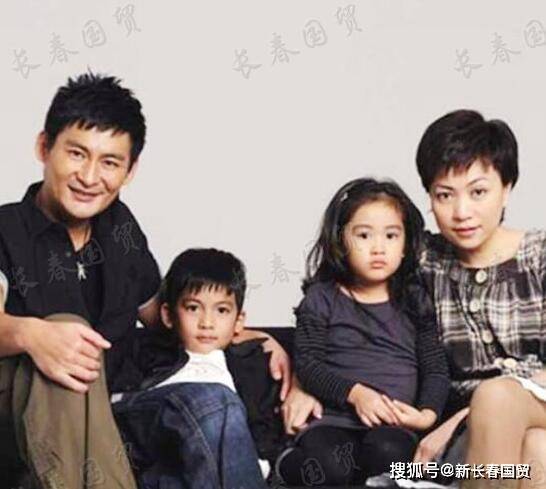 歌手景岗山17岁女儿近照曝光 端庄文静清纯甜美 娱乐 中华资讯在线 歌手景岗山17岁女儿近照曝光 端庄文静清纯甜美 娱乐 中华资讯在线