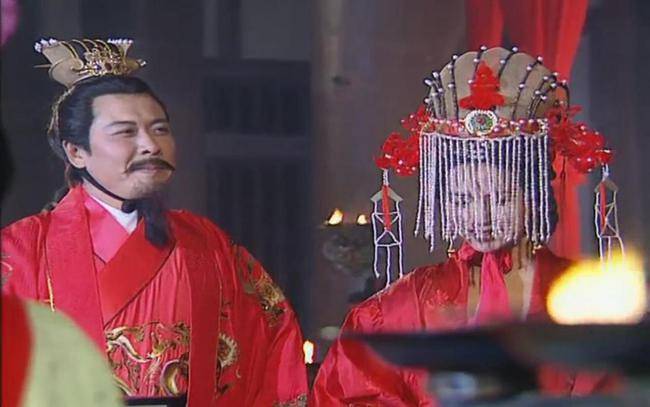 等到晦日后的第二天,徐氏脱去丧服,请妫览前来.