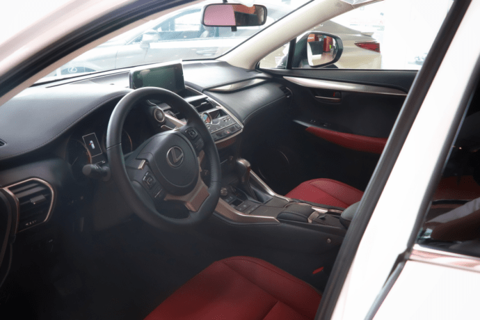 作为日系车的豪华品牌,在内饰上面,雷克萨斯也有着独特的优势,那就是